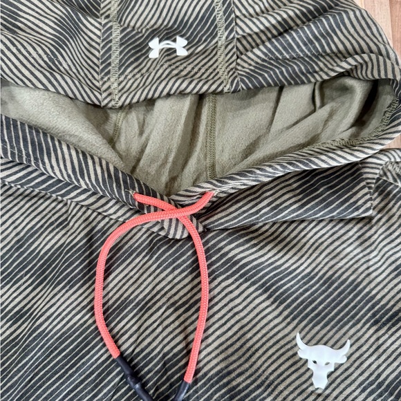 Women’s Gray Hooded Sleeveless Poncho with Pink Drawstring - Picture 3 of 5